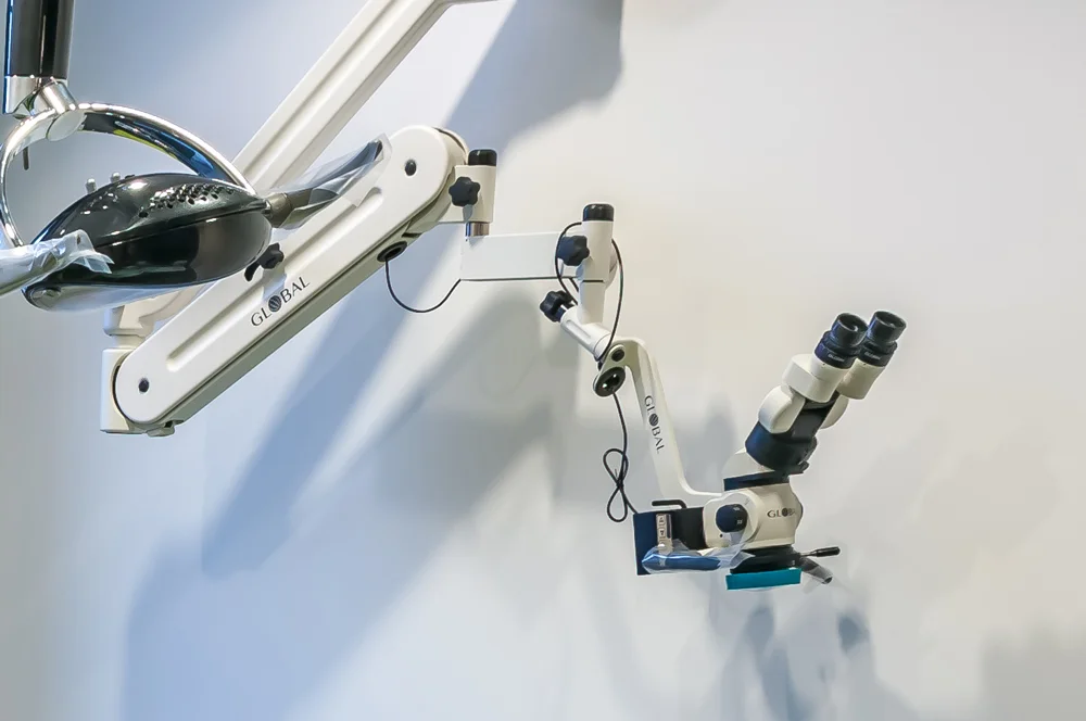 dental operating microscope in endodontics